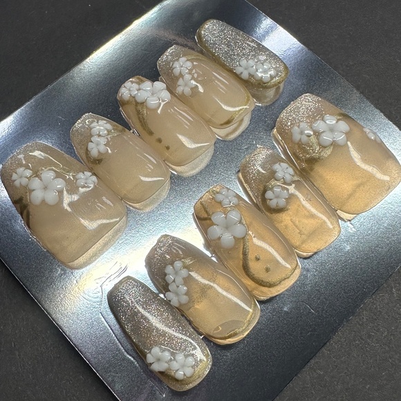 Nude Short Coffin gold with flowers handmade press on nails - Picture 3 of 5